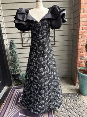 Black Floral Jacquard Puff-Sleeve Prom Dress